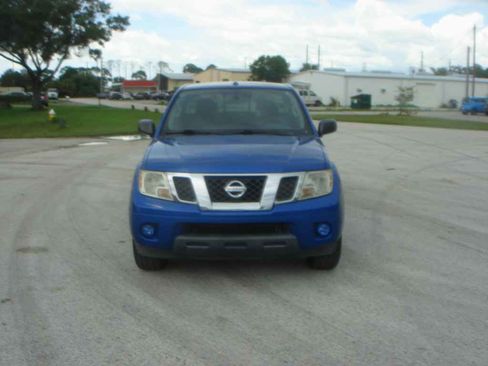 Used 2013 Nissan Frontier SV image 2