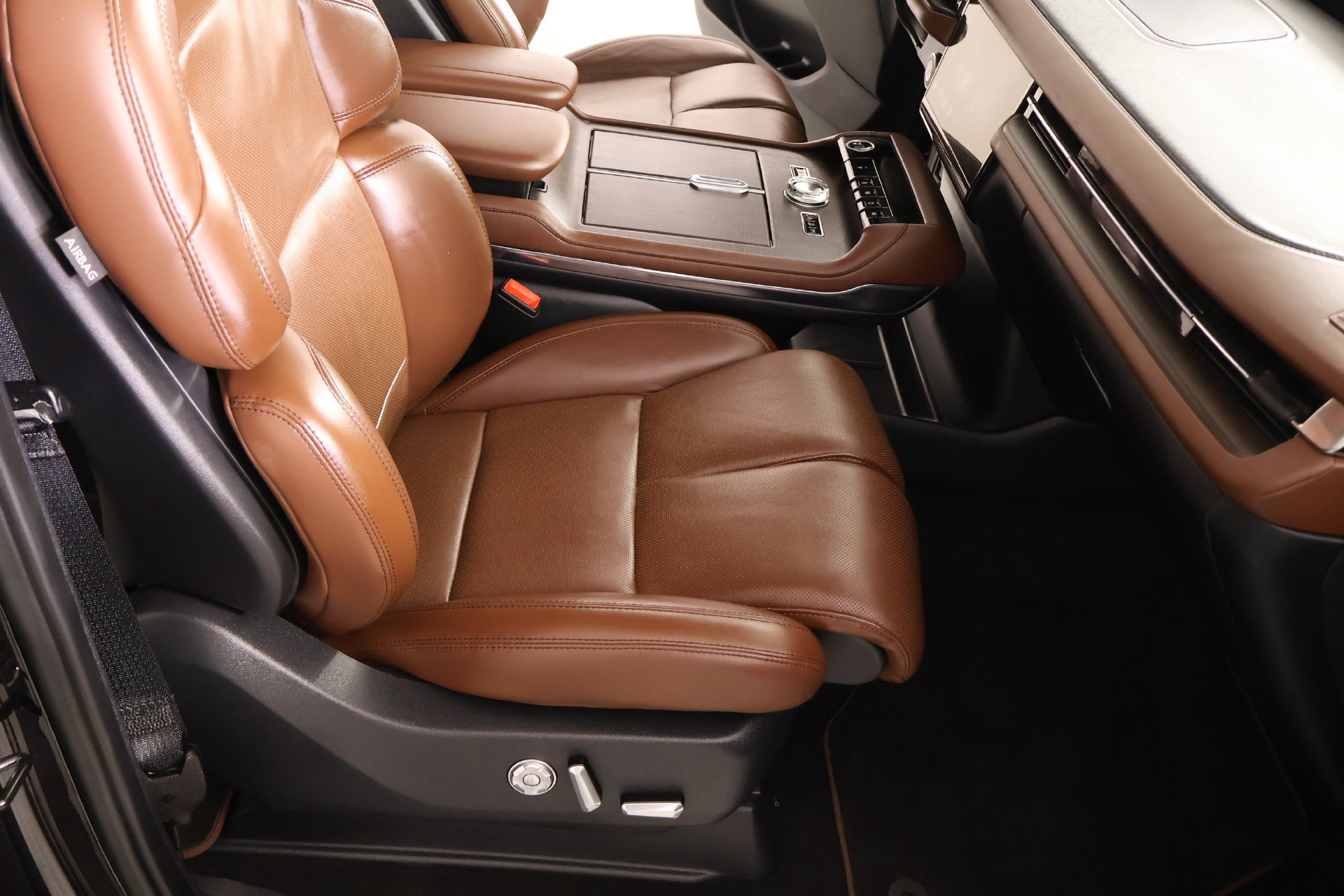 Used 2025 Lincoln Navigator Reserve AWD/4WD image 14