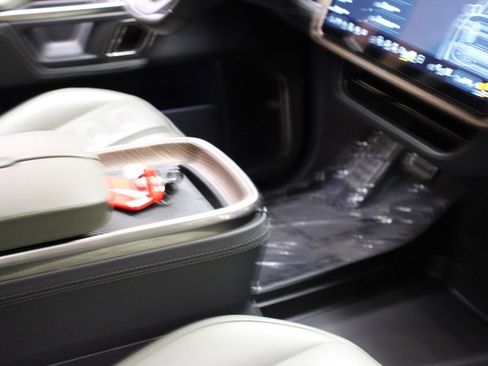 Used 2023 Rivian R1T Adventure image 36