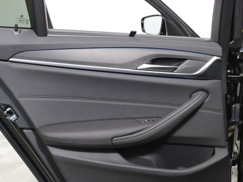 Used 2023 BMW 530e w/ M Sport Package image 32