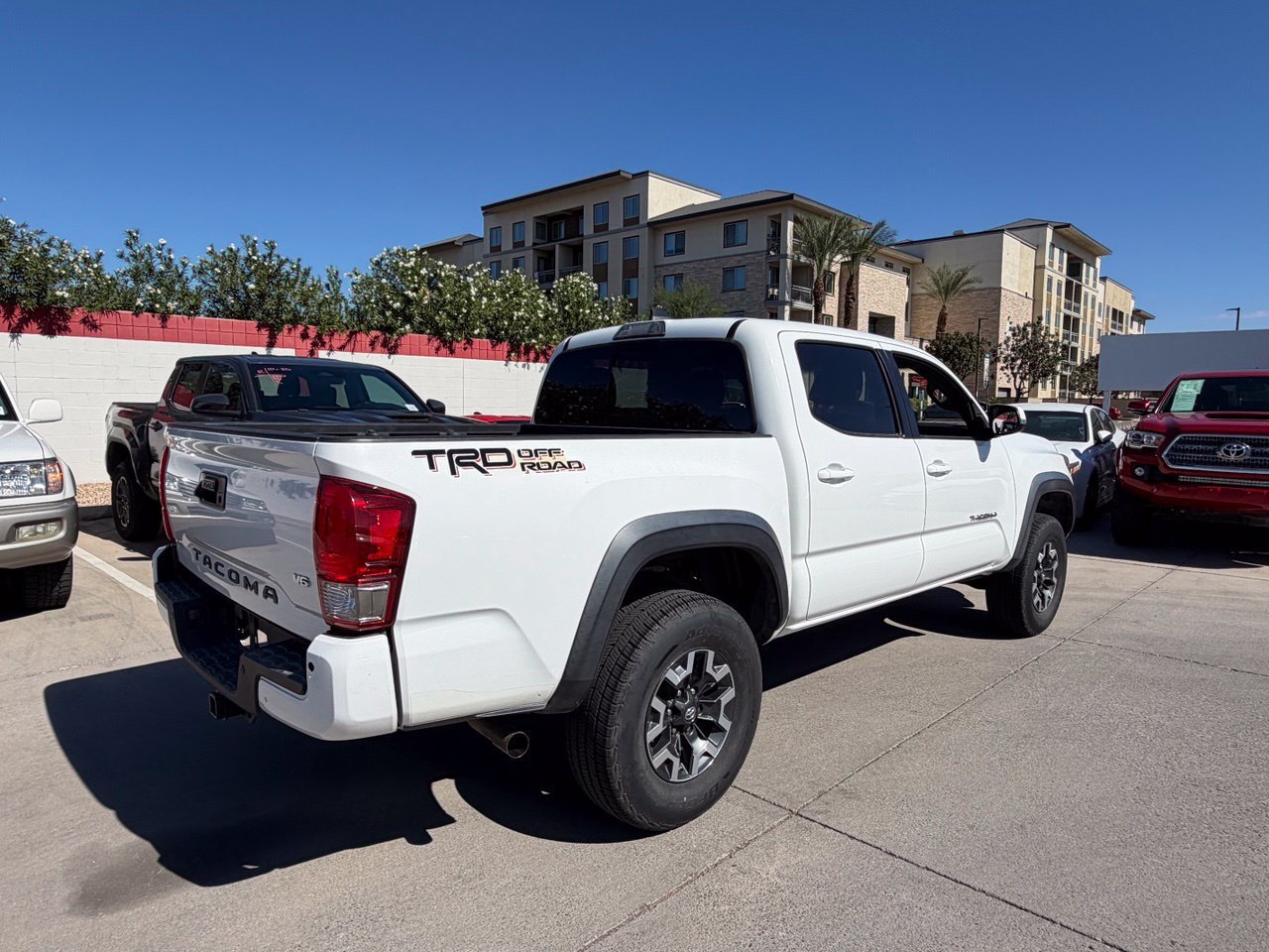 Used 2017 Toyota Tacoma TRD Off-Road w/ Premium & Technology Package RWD image 2