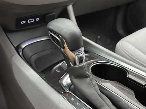 Used 2021 Chevrolet Malibu LT image 17