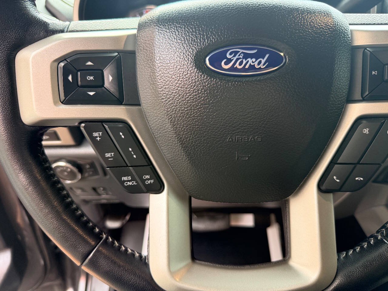 Used 2022 Ford F350 Lariat w/ Lariat Ultimate Package AWD/4WD image 26