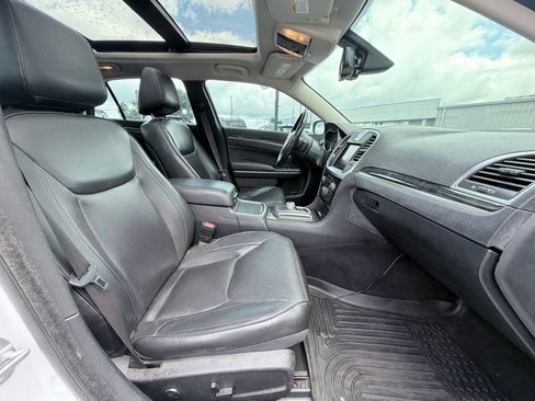Used 2020 Chrysler 300 Limited RWD image 24