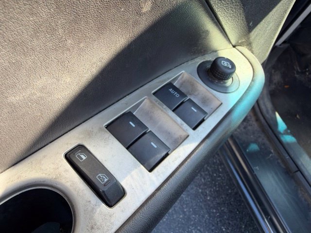 Used 2010 Ford Fusion Hybrid FWD image 24