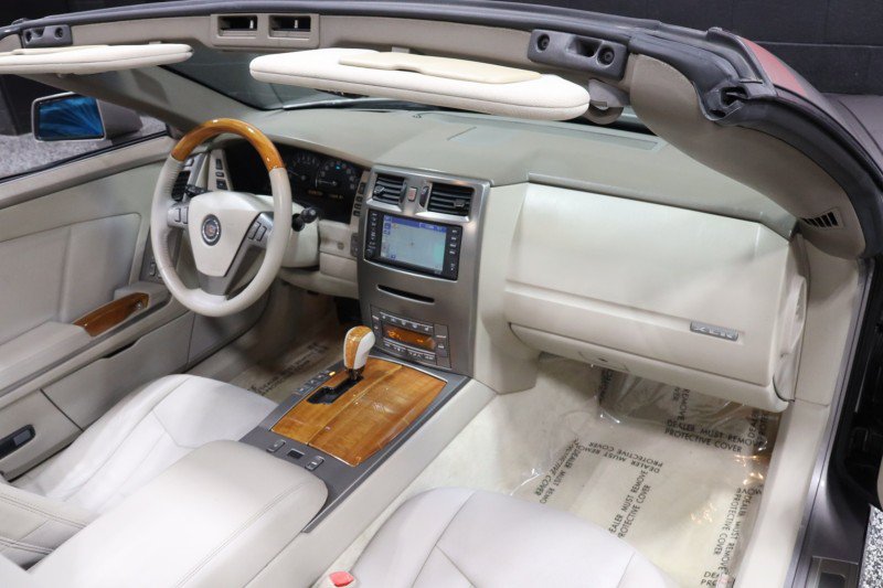 Used 2005 Cadillac XLR RWD image 41