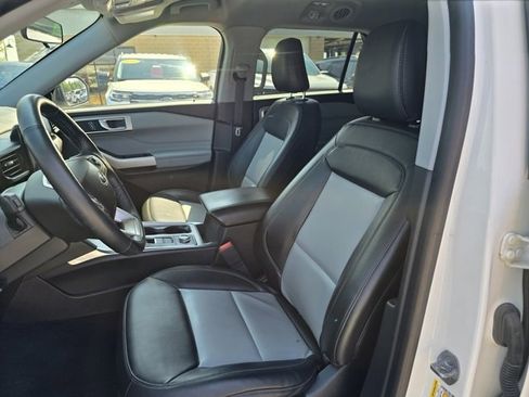 Used 2022 Ford Explorer XLT w/ Equipment Group 202A image 10