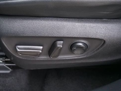 Used 2021 Toyota Highlander XLE image 21