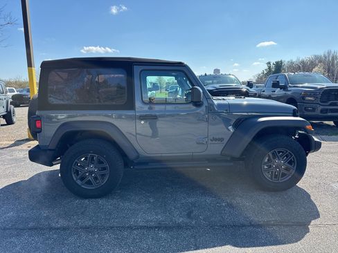 Used 2024 Jeep Wrangler Sport S image 6