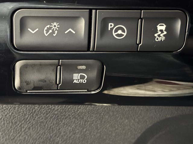 Used 2022 Toyota Prius XLE AWD/4WD image 16