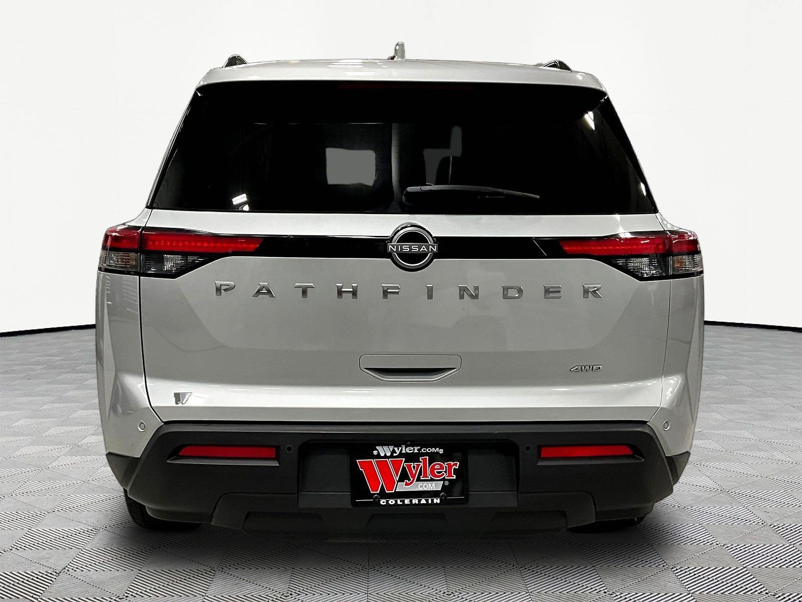 Used 2025 Nissan Pathfinder SV AWD/4WD image 5