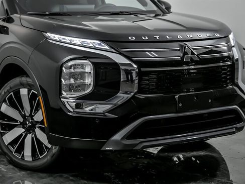 New 2026 Mitsubishi Outlander SE image 2