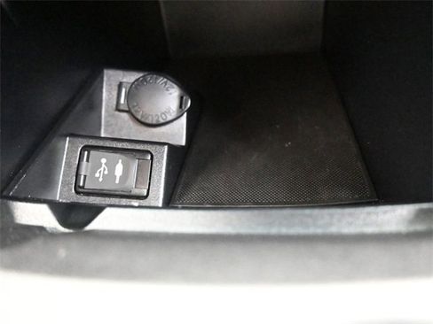 Used 2017 Toyota Camry SE image 9