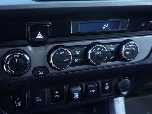 Used 2021 Toyota Tacoma TRD Off-Road w/ Technology Package AWD/4WD image 30