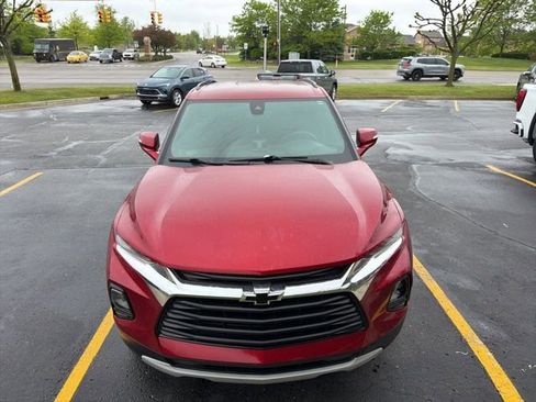 Used 2021 Chevrolet Blazer LT FWD image 2