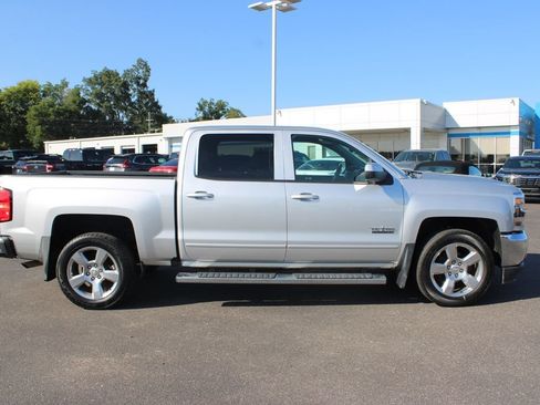 Used 2018 Chevrolet Silverado 1500 LT w/ Texas Edition RWD image 11
