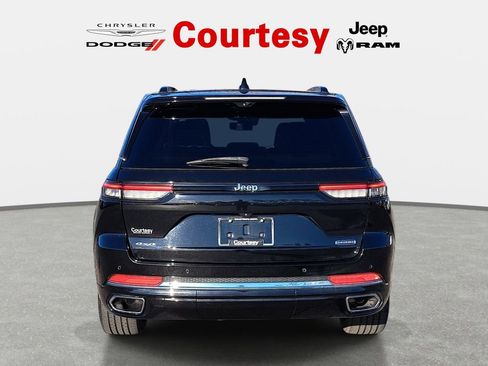 Certified 2023 Jeep Grand Cherokee Overland w/ Luxury Tech Group IV AWD/4WD image 5