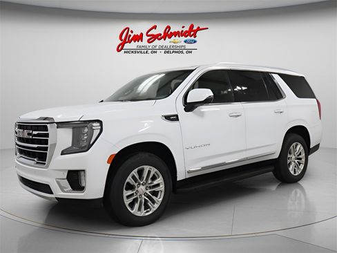 Used 2023 GMC Yukon SLT w/ SLT Luxury Package image 2