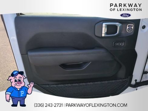 Used 2021 Jeep Wrangler Unlimited Sahara AWD/4WD image 12