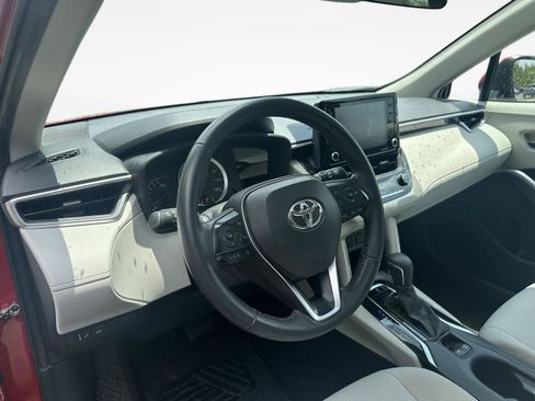 Used 2022 Toyota Corolla Cross LE w/ Moonroof Package FWD image 11