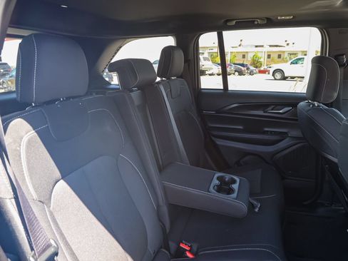 Used 2025 Jeep Grand Cherokee Laredo X AWD/4WD image 18