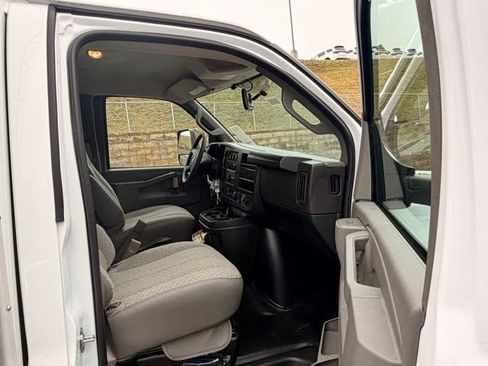New 2026 Chevrolet Express 4500 w/ Power Convenience Package image 26