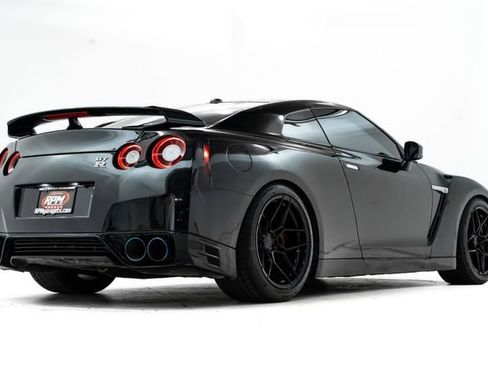 Used 2016 Nissan GT-R Premium image 4