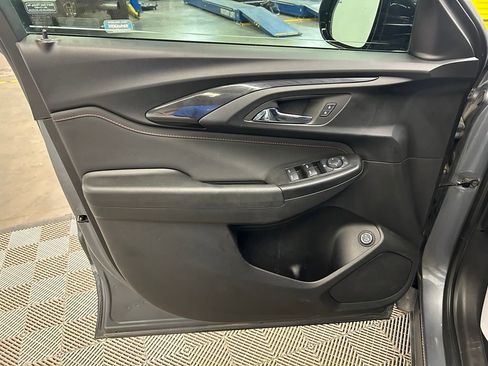 Used 2021 Chevrolet TrailBlazer RS w/ Sun and Liftgate Package FWD image 23
