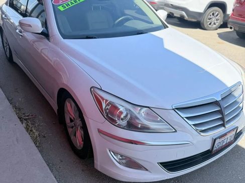 Used 2012 Hyundai Genesis 3.8 RWD image 3