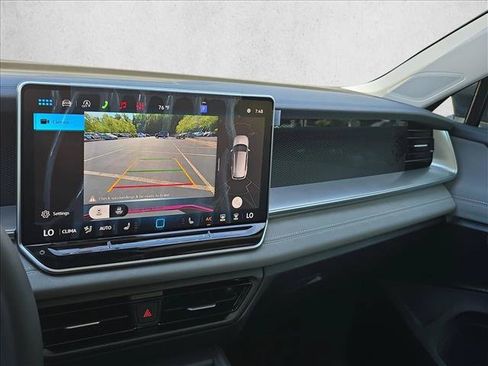 New 2026 Volkswagen Tiguan SE FWD image 16