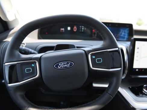 New 2026 Ford Expedition Platinum w/ Driver's Package AWD/4WD image 30