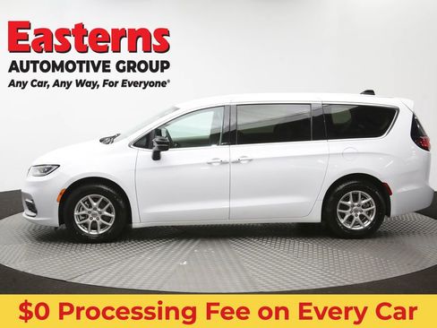 Used 2024 Chrysler Pacifica Touring-L FWD image 61