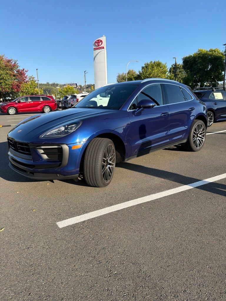 Used 2022 Porsche Macan AWD/4WD image 1