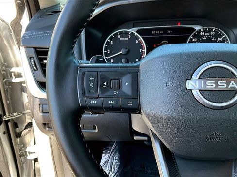 Used 2025 Nissan Rogue SV FWD image 13