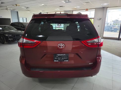 Used 2020 Toyota Sienna XLE FWD image 6