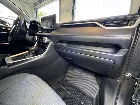 Used 2020 Toyota RAV4 XLE AWD/4WD image 47