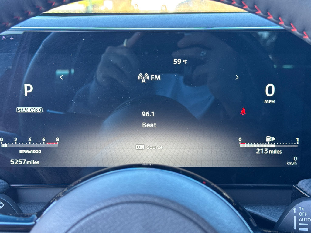 Used 2025 Nissan Kicks SR w/ SR Premium Package FWD image 26