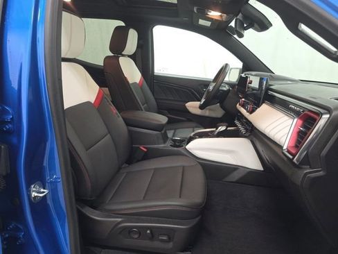 Used 2024 GMC Canyon AT4X image 11