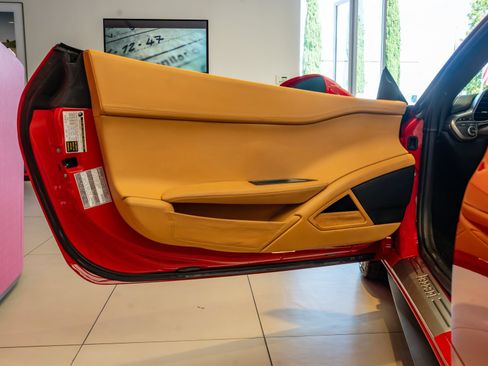 Used 2011 Ferrari 458 Italia Coupe RWD image 8