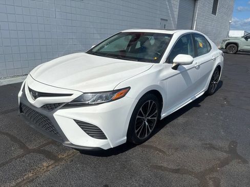 Used 2018 Toyota Camry SE w/ Moonroof Package FWD image 1