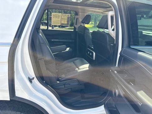 Used 2023 Ford Expedition XLT AWD/4WD image 8