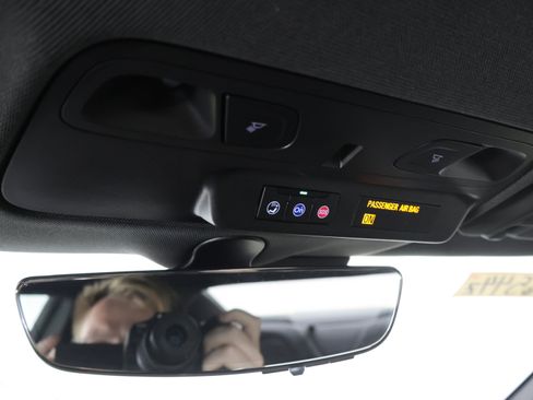 Used 2020 Chevrolet Camaro SS RWD image 11