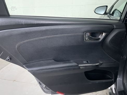Used 2018 Toyota Avalon XLE image 18