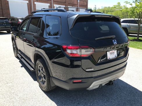 Used 2023 Honda Pilot TrailSport image 6