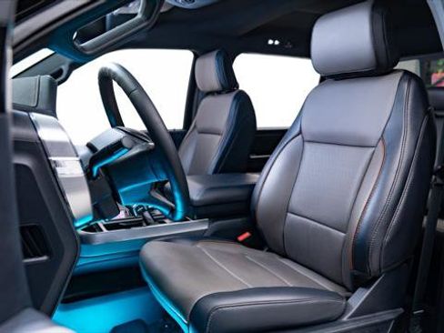 Used 2025 Ford F150 Lariat w/ Equipment Group 501A Mid image 3