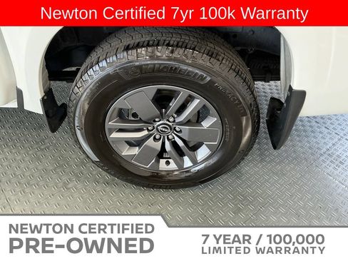 Used 2025 Nissan Frontier SV w/ SV Convenience Package RWD image 42