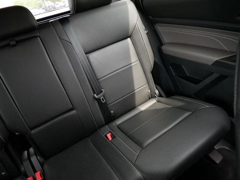 Certified 2023 Volkswagen Atlas Cross Sport SE w/ Panoramic Sunroof Package AWD/4WD image 14
