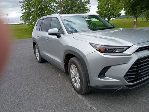 Used 2024 Toyota Grand Highlander AWD image 6