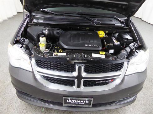 Used 2016 Dodge Grand Caravan SXT image 32