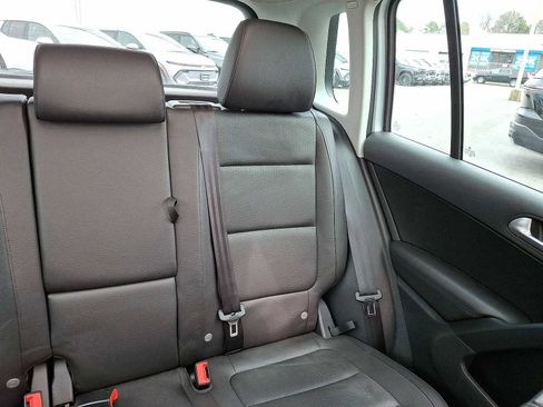 Used 2016 Volkswagen Tiguan SE image 15